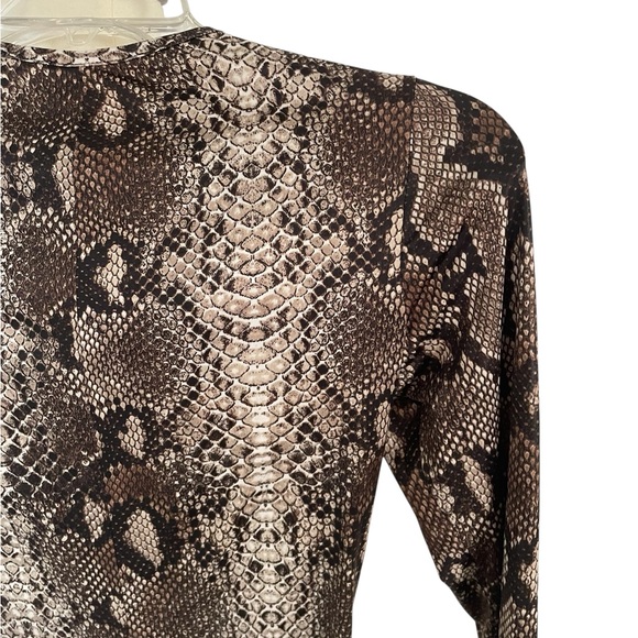 Snakeskin Pattern Long Sleeve Romper - Picture 5 of 5